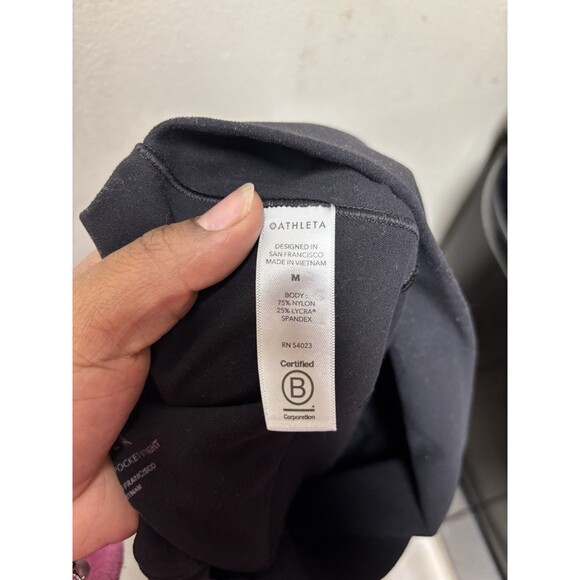 Athleta Stash Pocket Salutation Tight- Black-Size Medium Gym Workout Yoga 25L - Picture 6 of 8